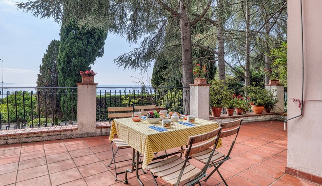 Hanbury Apt Pool And Sea, Ventimiglia, Italy