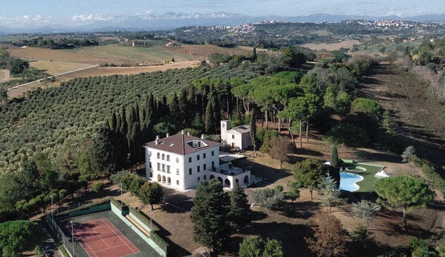 Heart of the Marches | Private Pool, Garden Oasis & Tennis Court | Animal Friendly