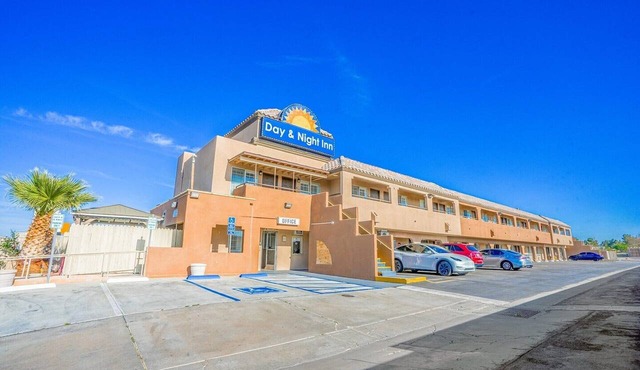 Hesperia CA| King bed|Smoking