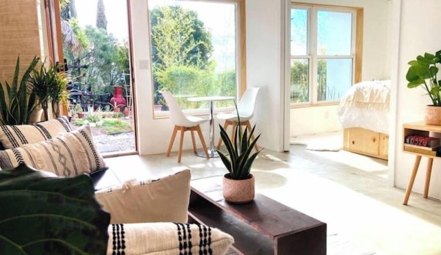 Hidden Garden Sanctuary, Fully Renovated & Central