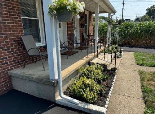 Historic Downtown Willoughby District 2BD Walkable Charm