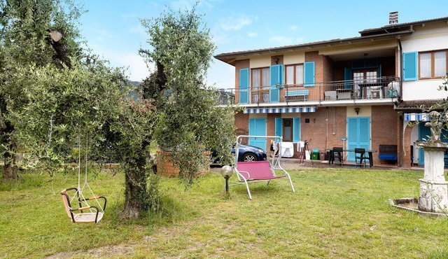 Holiday Home "Casa Degli Zii Appartamento Guido" with Shared Terrace, Balcony & Wi-Fi