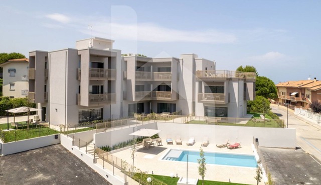 Holiday home ELEA is the 2025 novelty that will give you a holiday in Pineto but with the charm of a new modern construction, fresh and designed with all the comforts. The Calipso apartment has a large living room with kitchenette and sofa bed at the ent