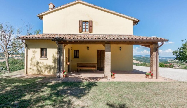 Holiday Home in Urbania with Hill Views