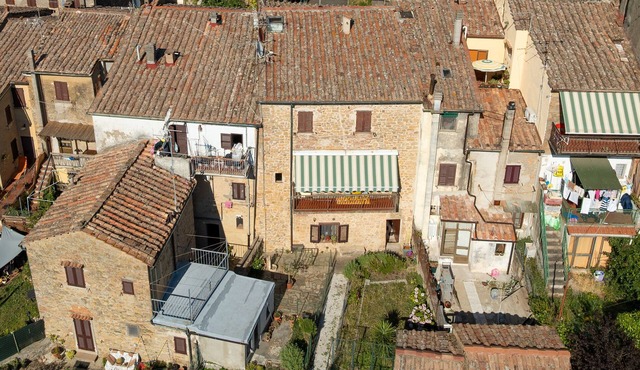 Holiday Home 'La Casetta' with Private Terrace, Private Garden and Wi-Fi