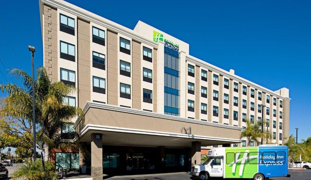 Holiday Inn Express Los Angeles LAX Airport by IHG