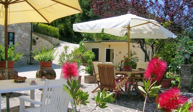 Homerez - Beautiful appartement for 3 ppl. with shared pool at Assisi