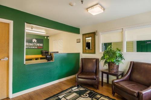 HomeTowne Studios by Red Roof Denver - Glendale/Cherry Creek