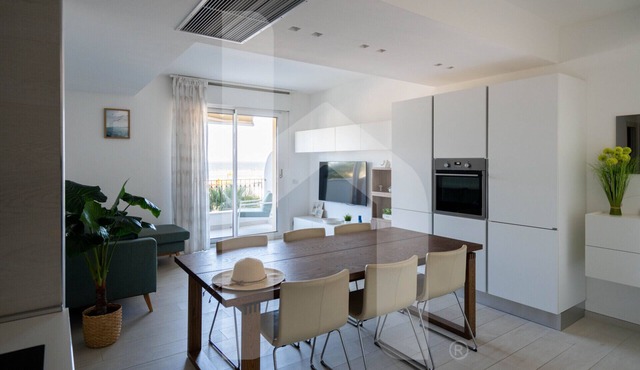 Homiday - OLYMPUS Seafront Luxury
