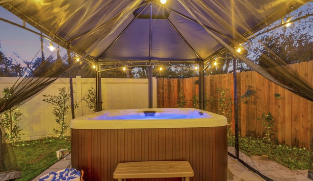 Hot tub/Firepit/Arcades/Centrally located in LA