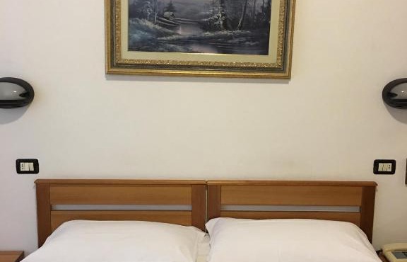 Hotel Dora