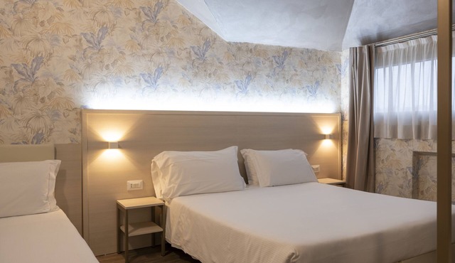 HOTEL EMBASSY PERO