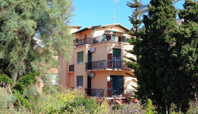 Hotel Lora