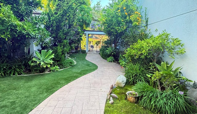 Hotel Pacific Garden