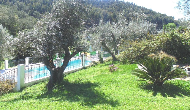 House in Relíquias, Alentejo with pool and views over the hills