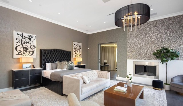 Hutton Estate - Private Modern Beverly Hills Compound with Gym and Pool