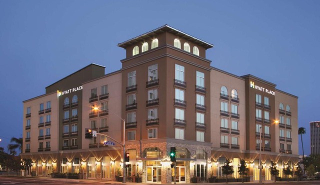 Hyatt Place Riverside Downtown