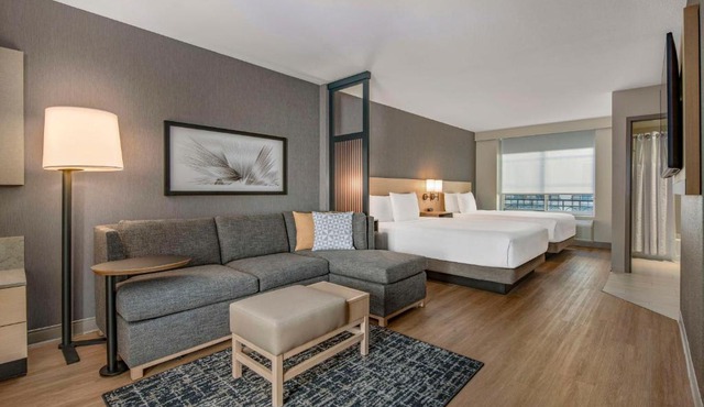 Hyatt Place Riverside Downtown