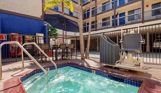 Ideal Spot for Business Travelers – Rest in Quiet Room Close to the Airport