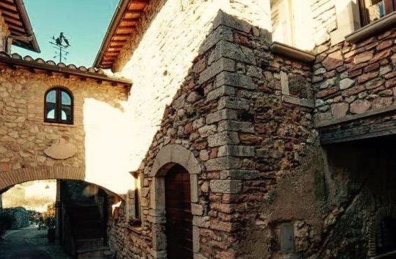 Il borgo di Firenzuola Camere con camino