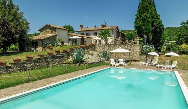 "In the green heart of Umbria, cozy apartment in a farmhouse with pool."