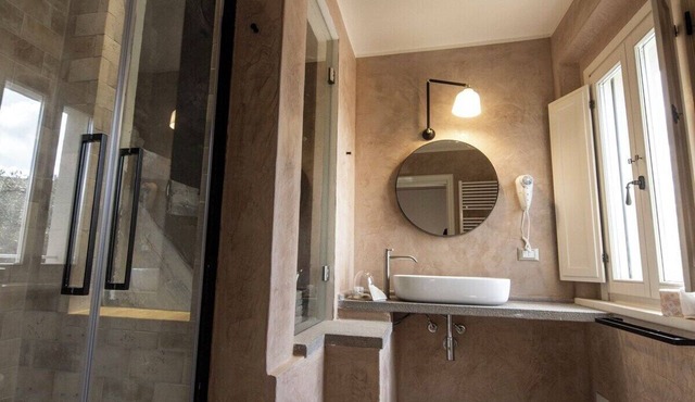 In the historic center of Bibbona, located 10 minutes from the beach and Bolgheri
