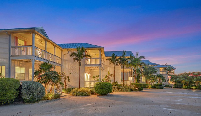 Isla Sands Collection: Sleeps 24, All Ensuite Bedrooms, Waterfront