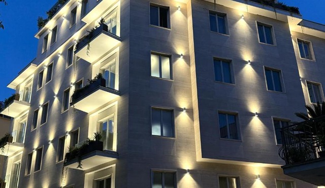 J Maluni City Hotel