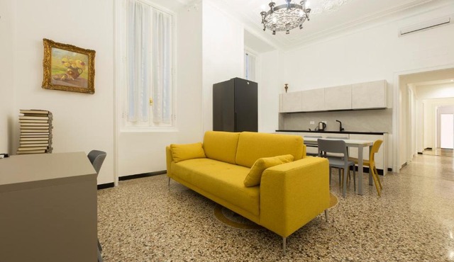 JOIVY Spacious 5-Bedroom Flat with Balcony in Central Genoa