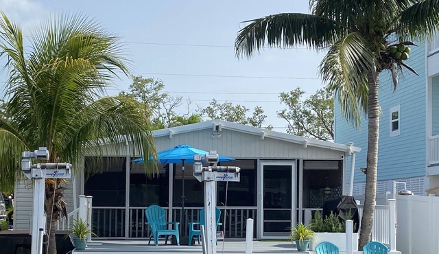 Key Largo Waterfront Cottage* HOT TUB* 40' Dock * BOAT LIFT! JAN-MARCH AV!