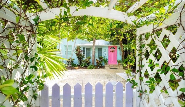 Keys Cottage Downtown Islamorada — walk