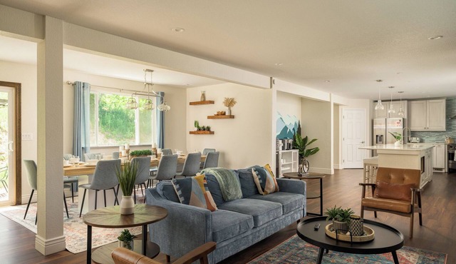 King Beds, Fire Pit, Patio, Arcade, 2 Living Rooms, Nursery - Perfect Retreat!