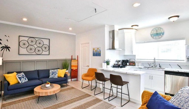 King Garden Suite - 10 mins to Beach and LAX