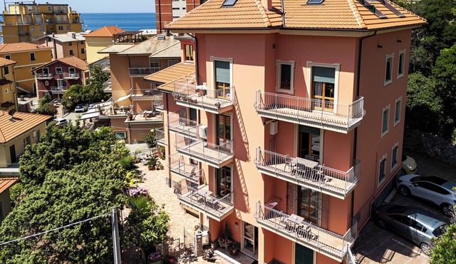 Kriss Apartments