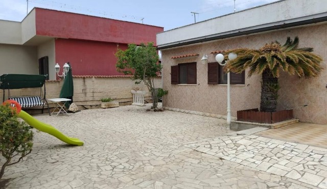 La Casina, just a short walk from the sea