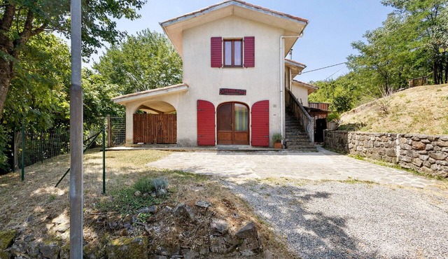 ‘La Pennica B&B’ Vacation Home with Mountain View, Private Terrace and Wi-Fi
