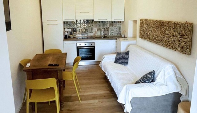 La Perla del Cavo, just a stone's throw from the splendid seafront!