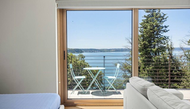 Lake Bracciano villa with private beach