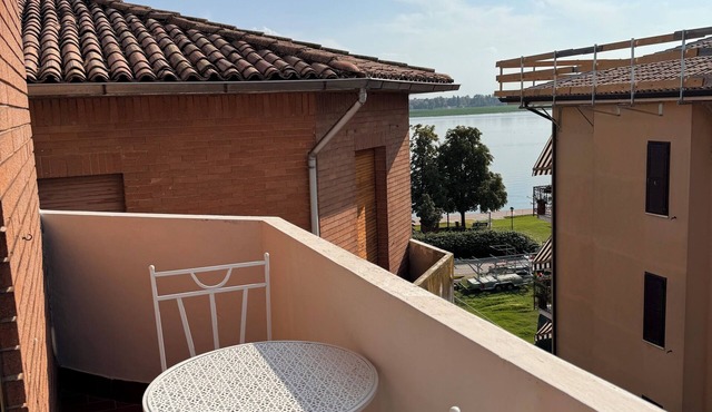 Lake house 40 minutes from Peschiera Del Garda, comfortably sleeps up to 4 people.