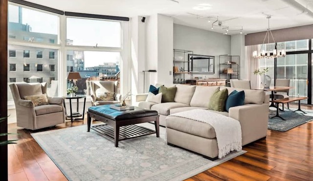 Larimer Square Luxury | Office | Downtown Hub