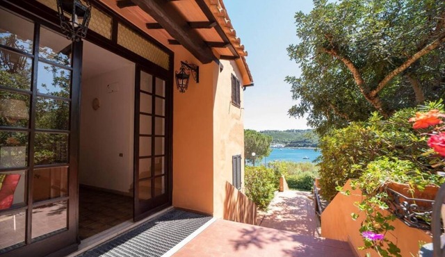 Laura apartment - a few minutes drive from Porto Azzurro and Capoliveri
