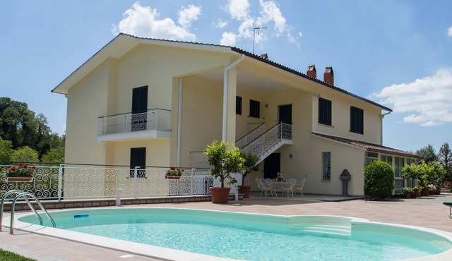 Lazio, Viterbo, Holiday House with swimming pool and A. C. at 1 km. from the historical center