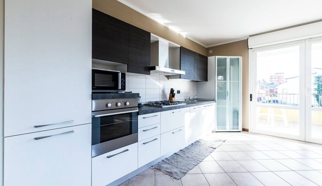 Legnano 20 - One Bedroom Apartment, Sleeps 4