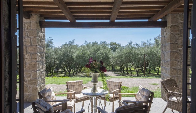 Leonardo house, ground floor of a farmhouse, private patio, two and a half rooms