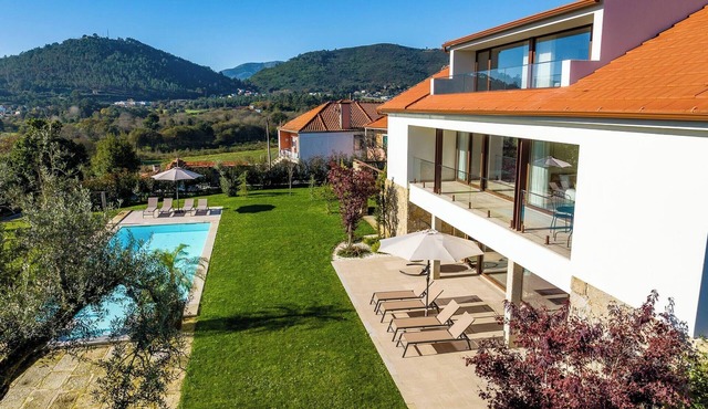 Lima View Villa - House with pool and garden