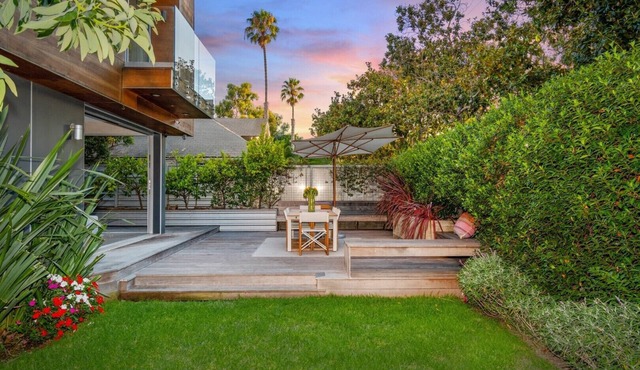 "Live the life" in Gorgeous Modern Luxury 5 Bd in Santa Monica, Walk to ALL!