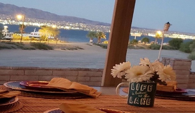 LOCATION & VIEWS Breath taking Panoramic Lake, Marina & City Light View