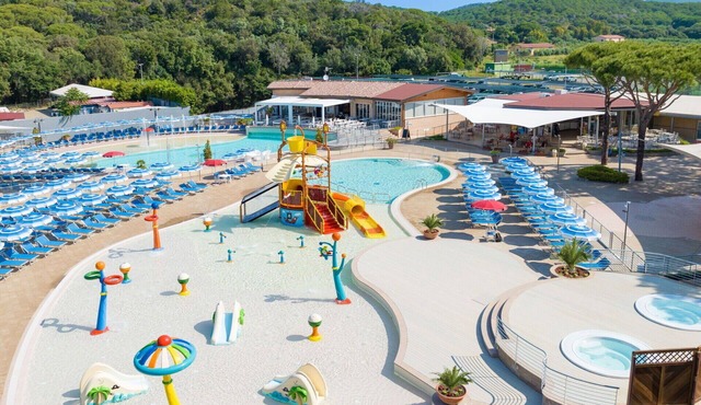 Lovely apartment in villa for 5 people with WIFI, pool, A/C, TV and patio