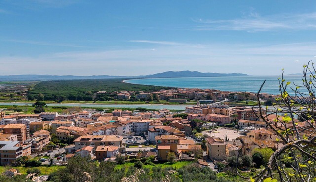 Lovely apartment in villa for 6 people with A/C, WIFI, pool, TV and terrace