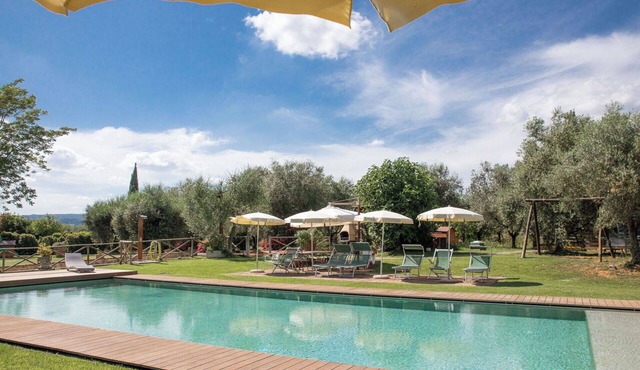 Lovely apartment in villa for 2 guests with pool, WIFI, TV, patio and pets allowed